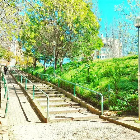 Odivelas Metro Hospedagem شقة *