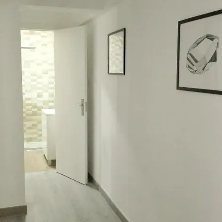 Odivelas Metro Hospedagem شقة *